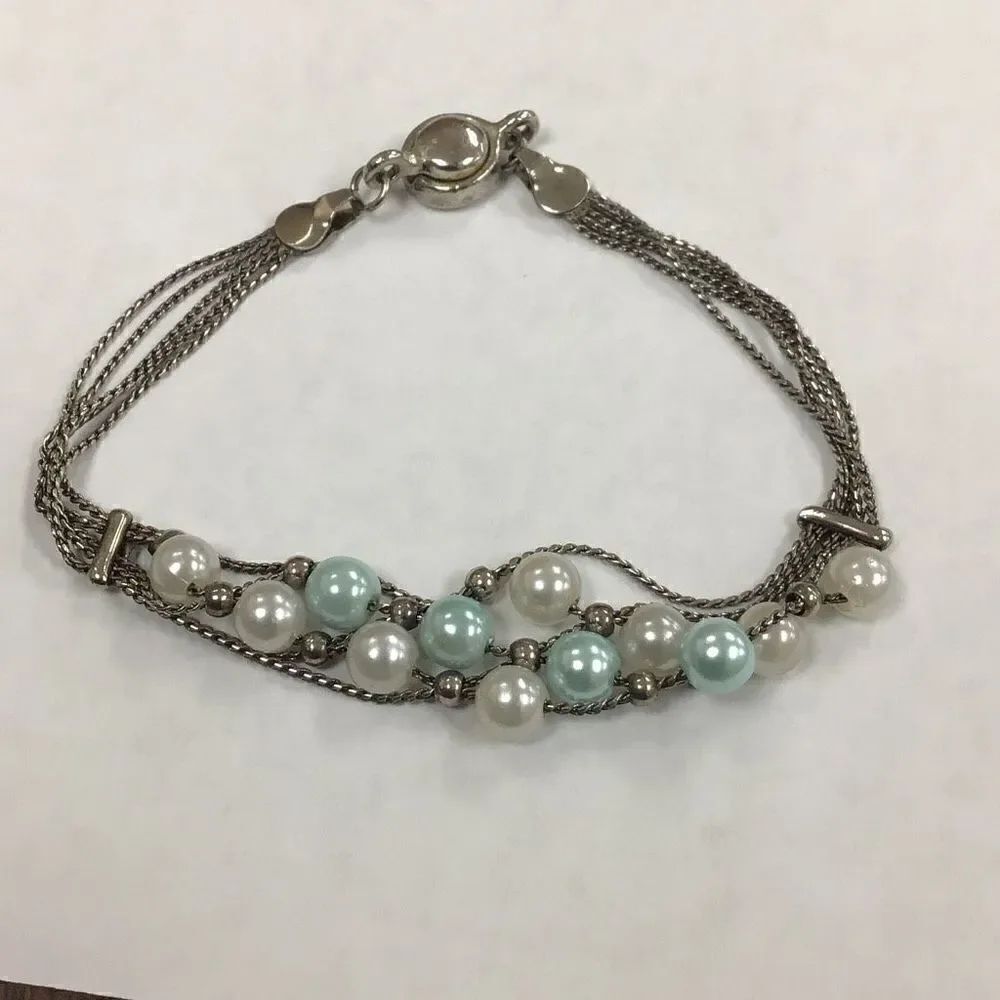 Beautiful, vintage, multi strand blue and white faux pearl bracelet with magneti